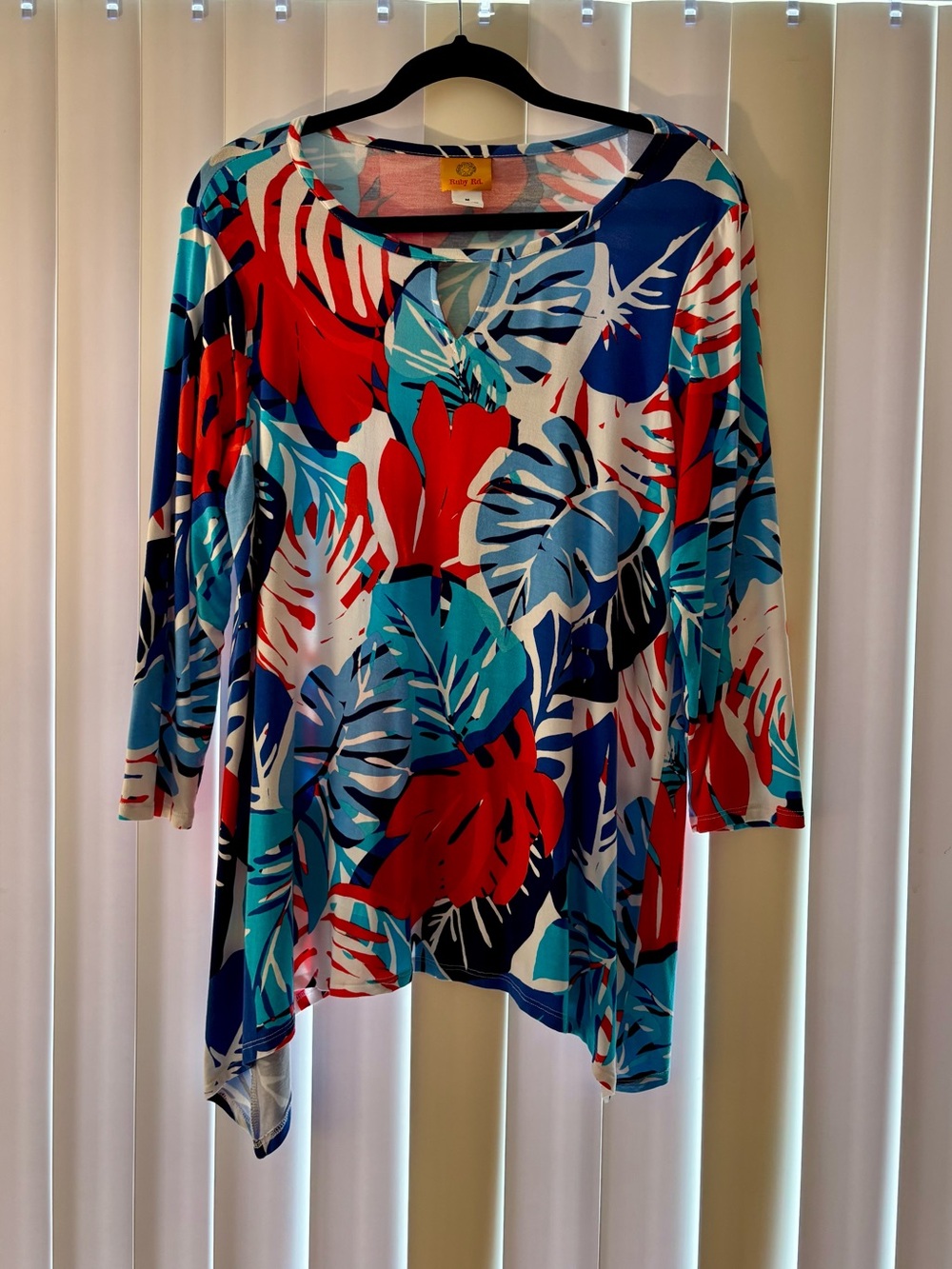 Ruby Rd. Red, White, & Shades of Blue Tropical Print Women’s Top Size M